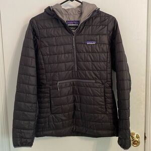 PATAGONIA Women’s Nano Puff Bivy Half Zip Pullover in Black and Gray in XS 84196